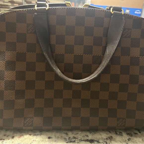 Louis Vuitton purse like new. Comes with dust bag
Lowest $1,300 - Picture 3 of 6